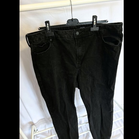Old Navy Charcoal Black Higher High-Rise O.G. Straight Chino Pants - Picture 4 of 5